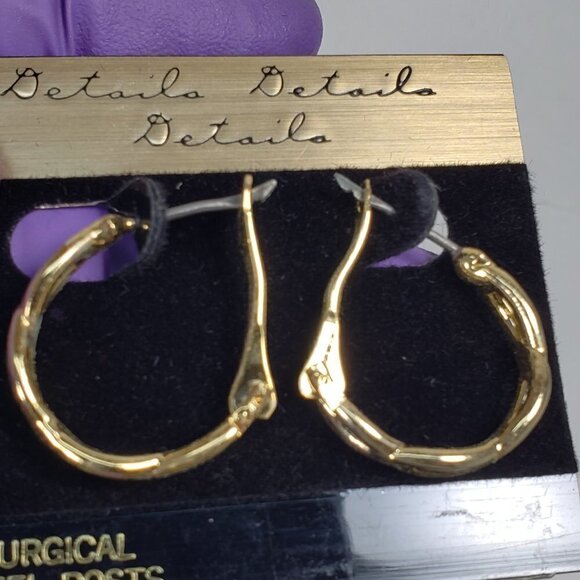 Women's Fashion Gold tone Twisted Hoop Design Latch Earrings - Stylish - Picture 7 of 7